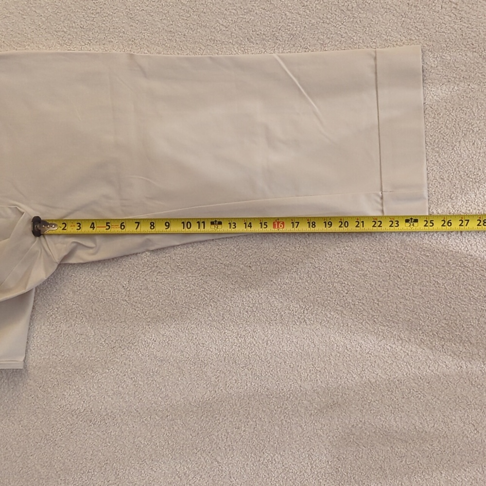 NWOT. Wide leg cropped pants - Picture 9 of 11
